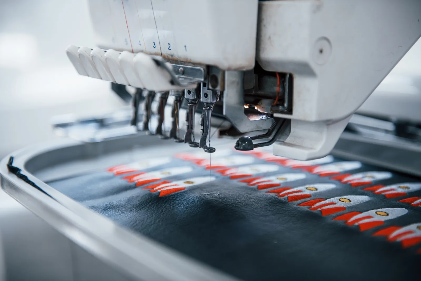 Automatic embroidery machine creating design